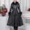 Eleganter Double-Cloche Leder-Trenchcoat mit Kaninchenfell-Futter 1350 - Schwarz